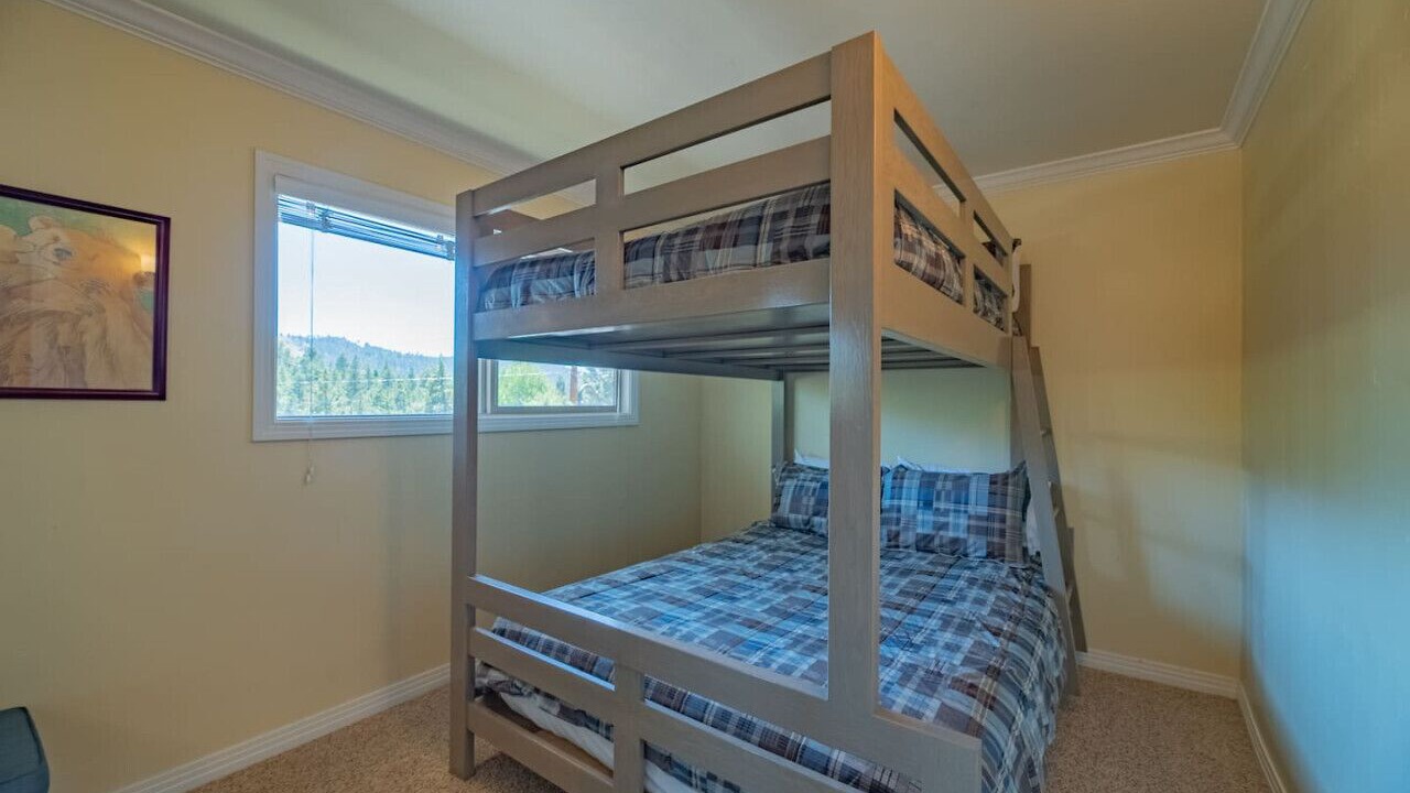 Photo of Bedroom in Upper Moonridge
