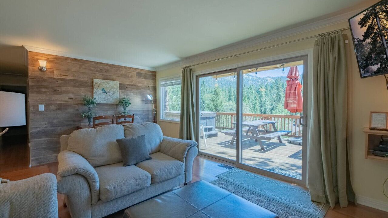 Photo of Livingroom in Upper Moonridge