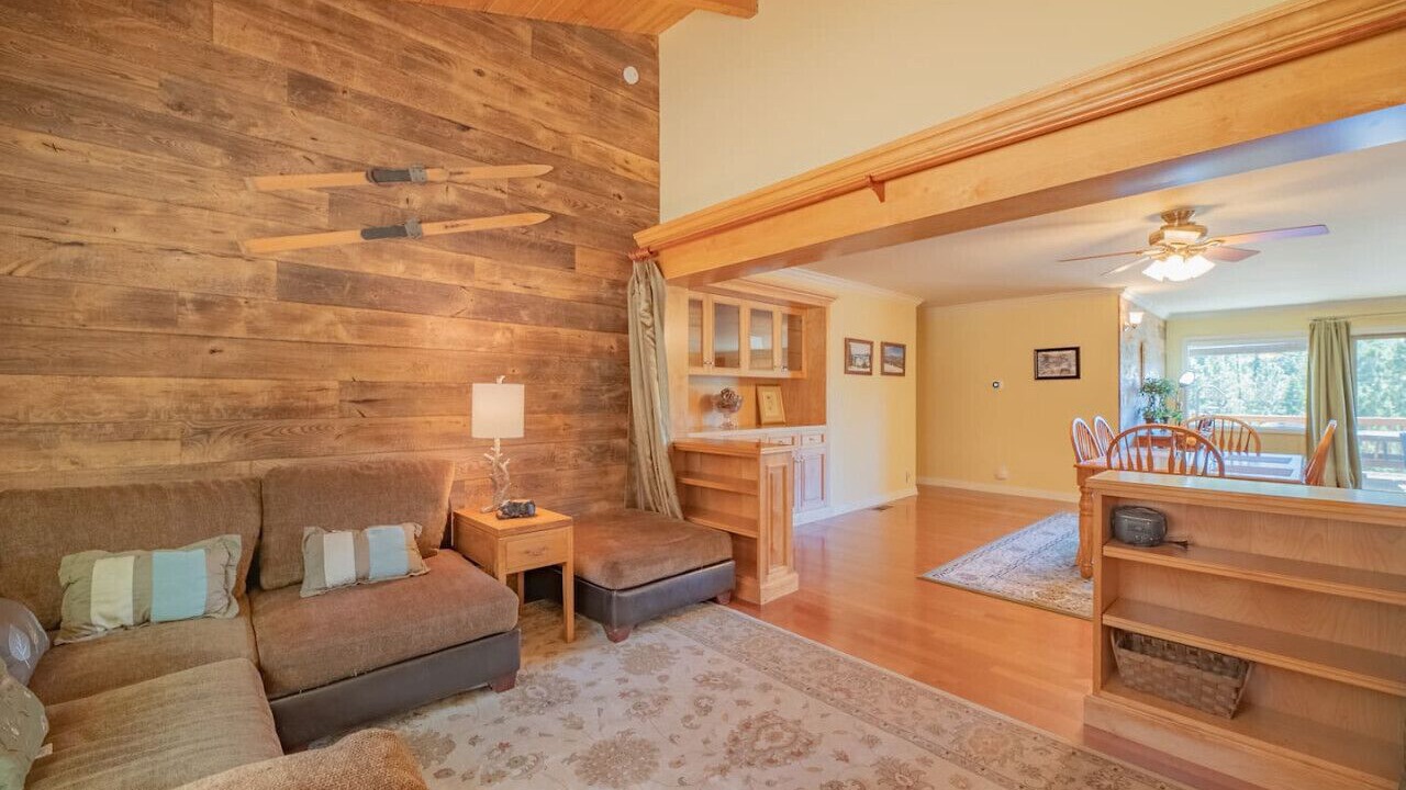 Photo of Livingroom in Upper Moonridge