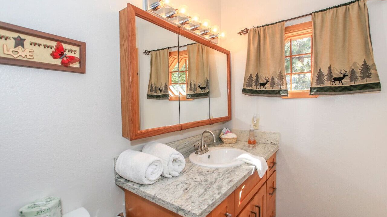 Photo of Bathroom in Upper Moonridge