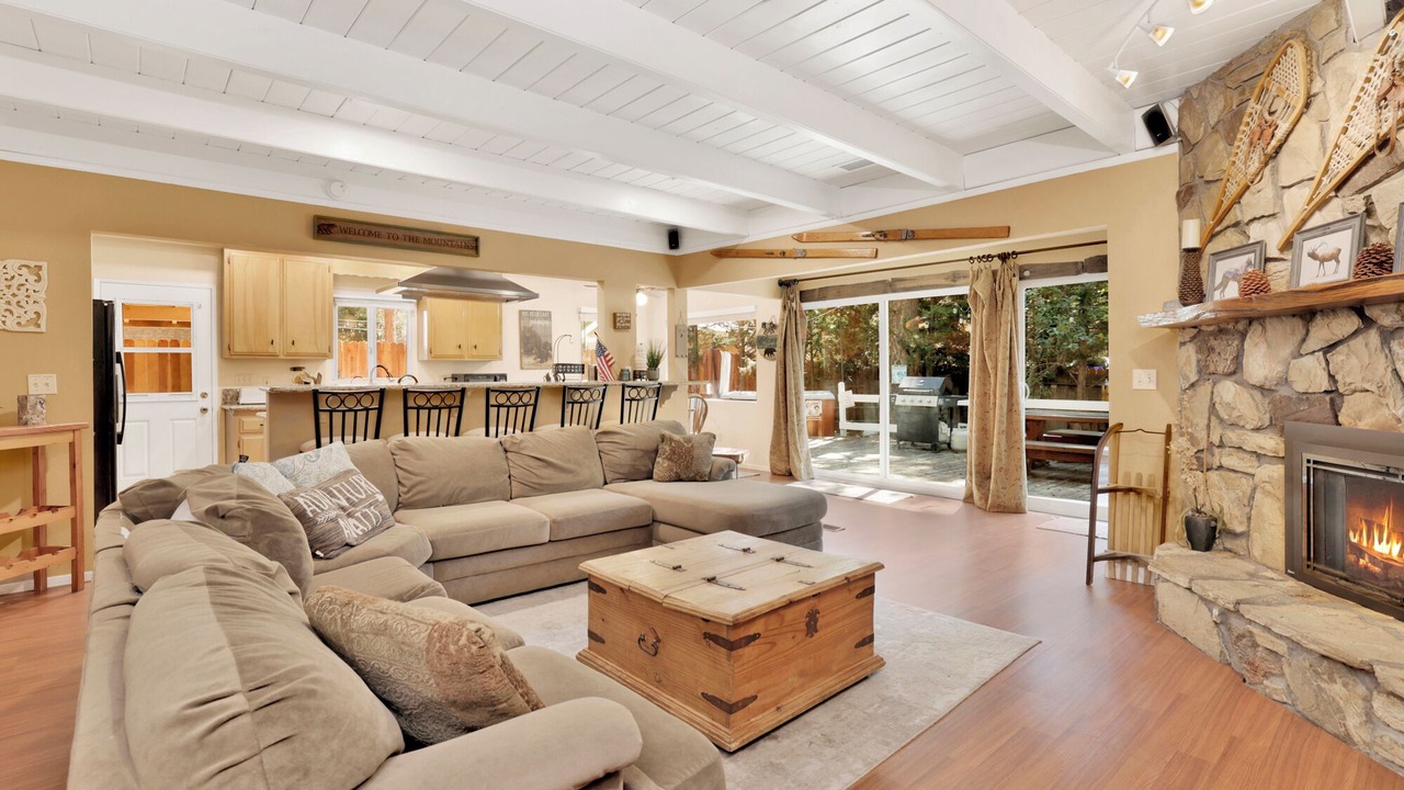 Photo of Livingroom in Summit Estates