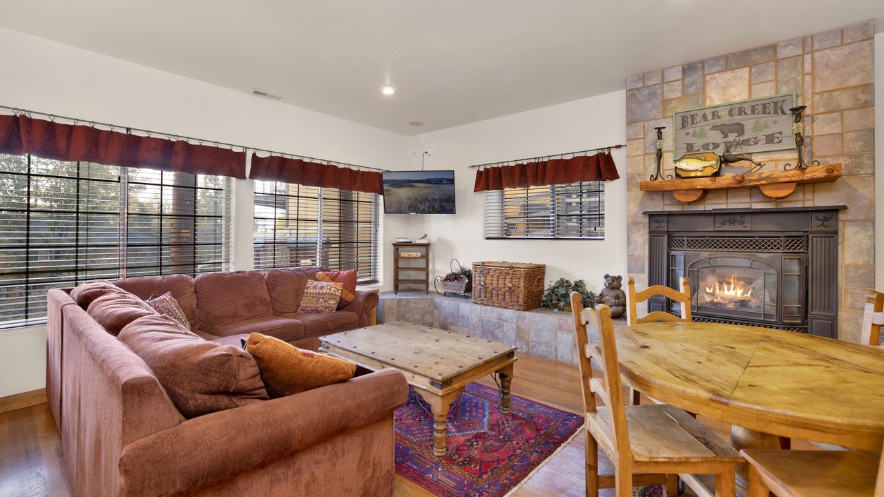 Photo of Livingroom in Upper Moonridge
