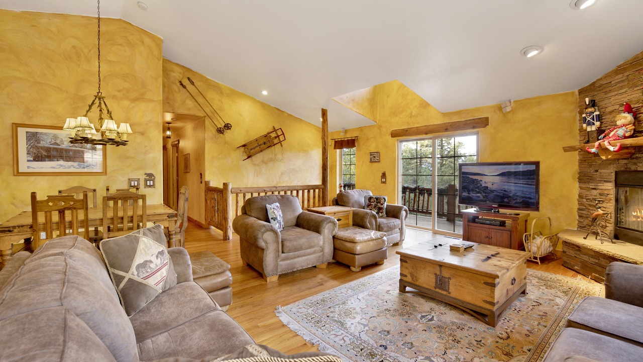 Photo of Livingroom in Upper Moonridge