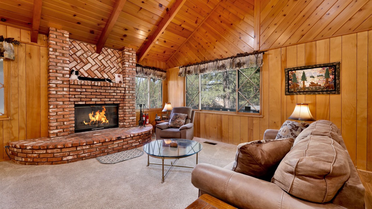 Photo of Livingroom in Summit Estates