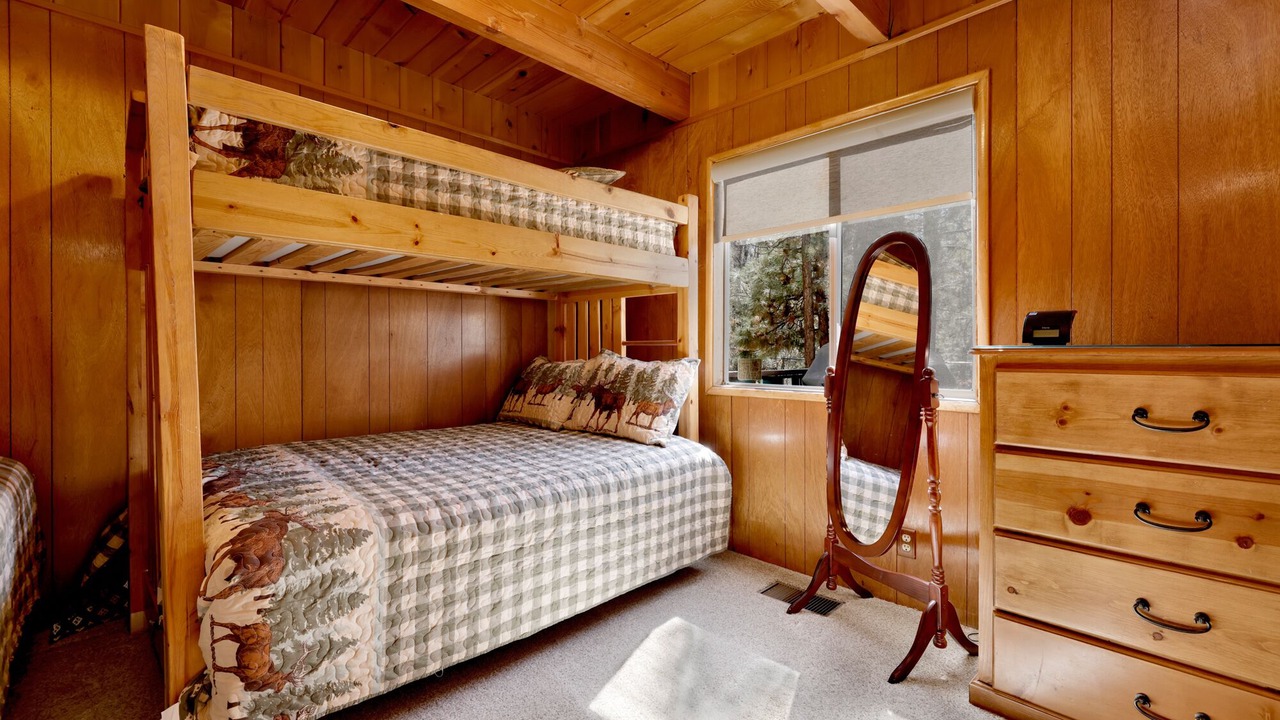 Photo of Bedroom in Summit Estates