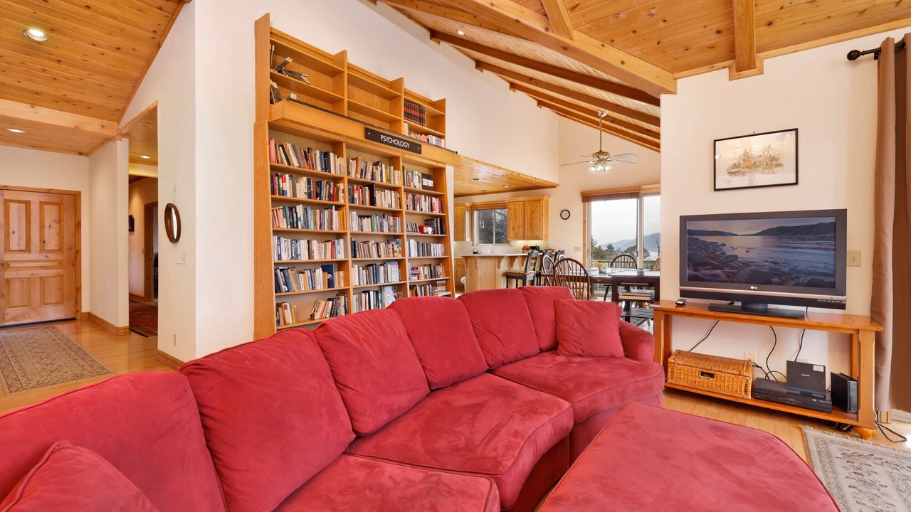 Photo of Livingroom in Castle Glen Estates