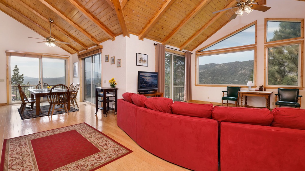 Photo of Livingroom in Castle Glen Estates