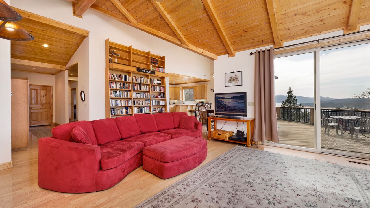 Photo of Livingroom in Castle Glen Estates