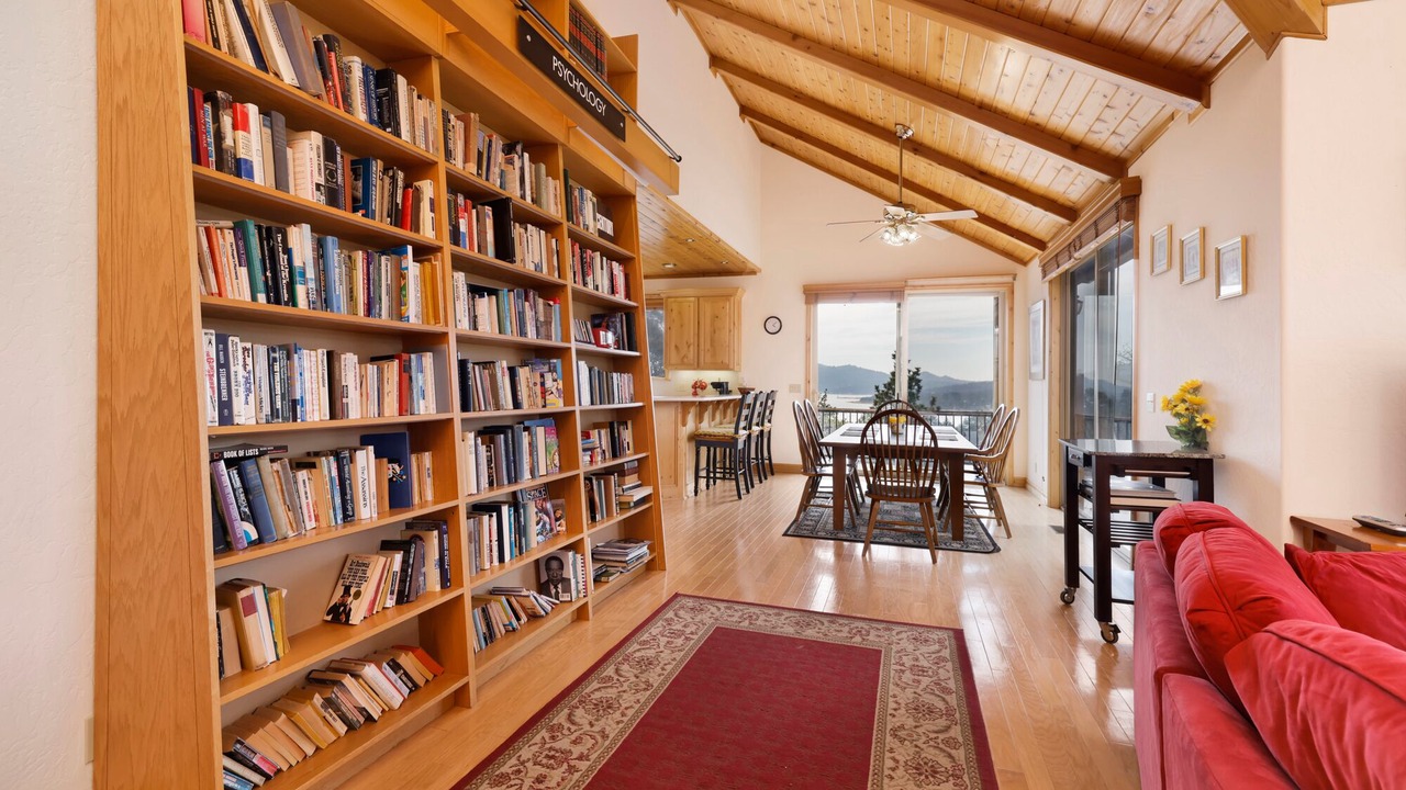 Photo of Livingroom in Castle Glen Estates