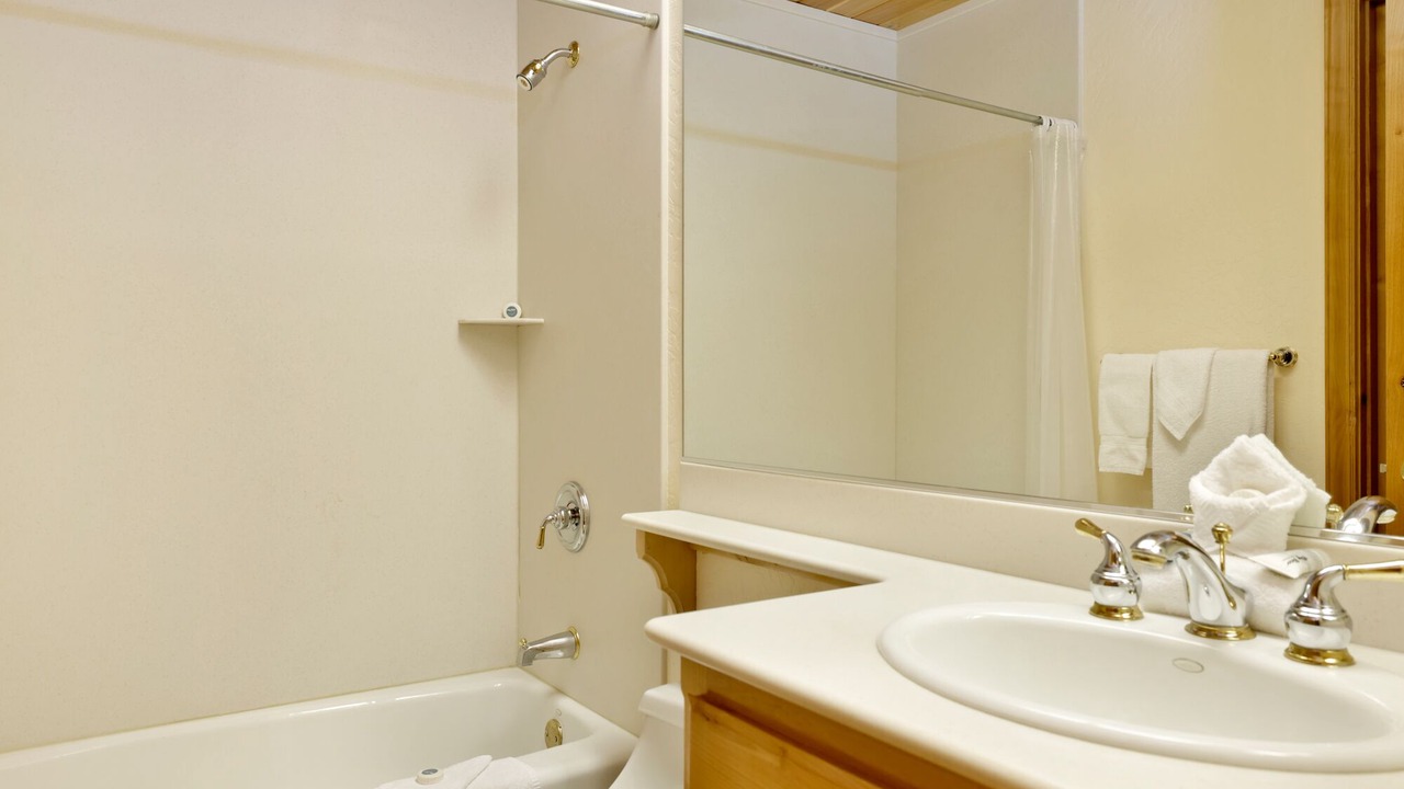 Photo of Bathroom in Castle Glen Estates