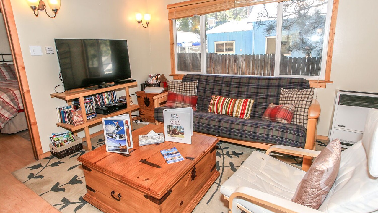 Photo of Livingroom in Summit Estates