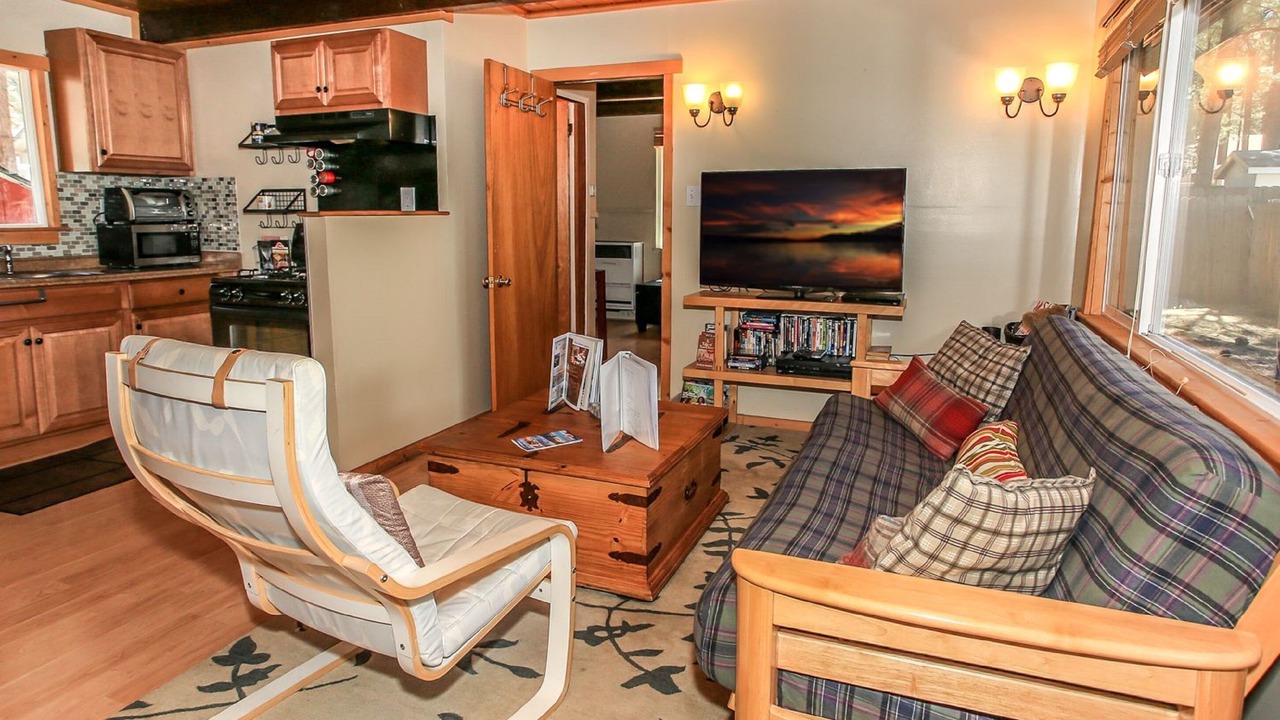 Photo of Livingroom in Summit Estates