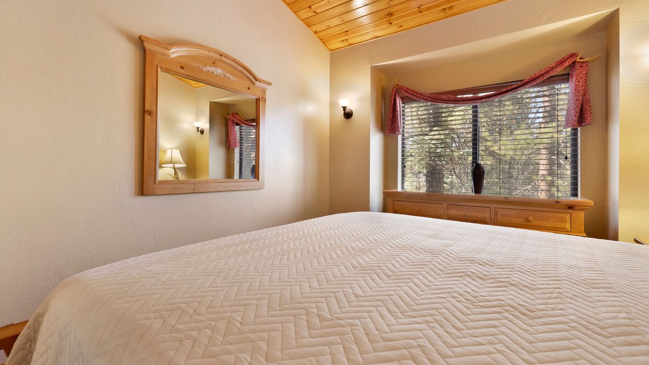 Photo of Bedroom in Evergreen Estates