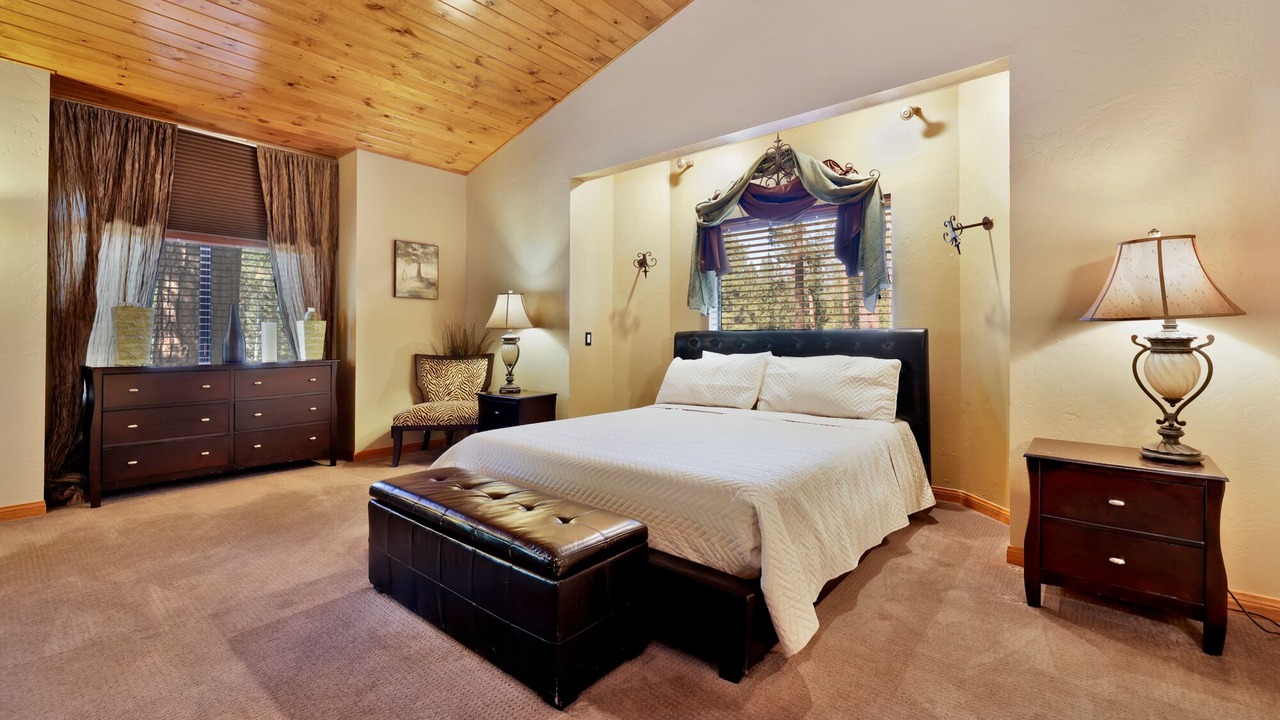 Photo of Bedroom in Evergreen Estates