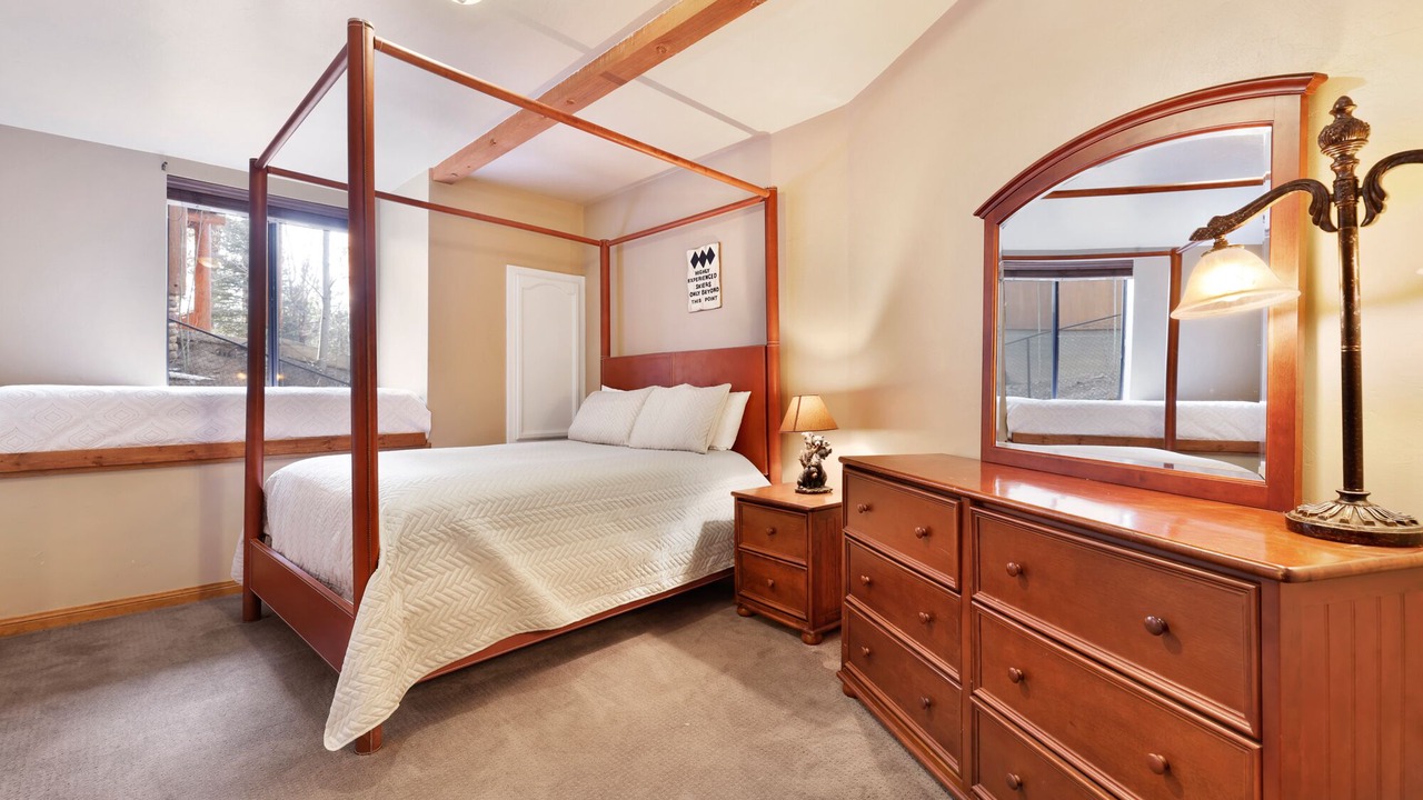 Photo of Bedroom in Evergreen Estates