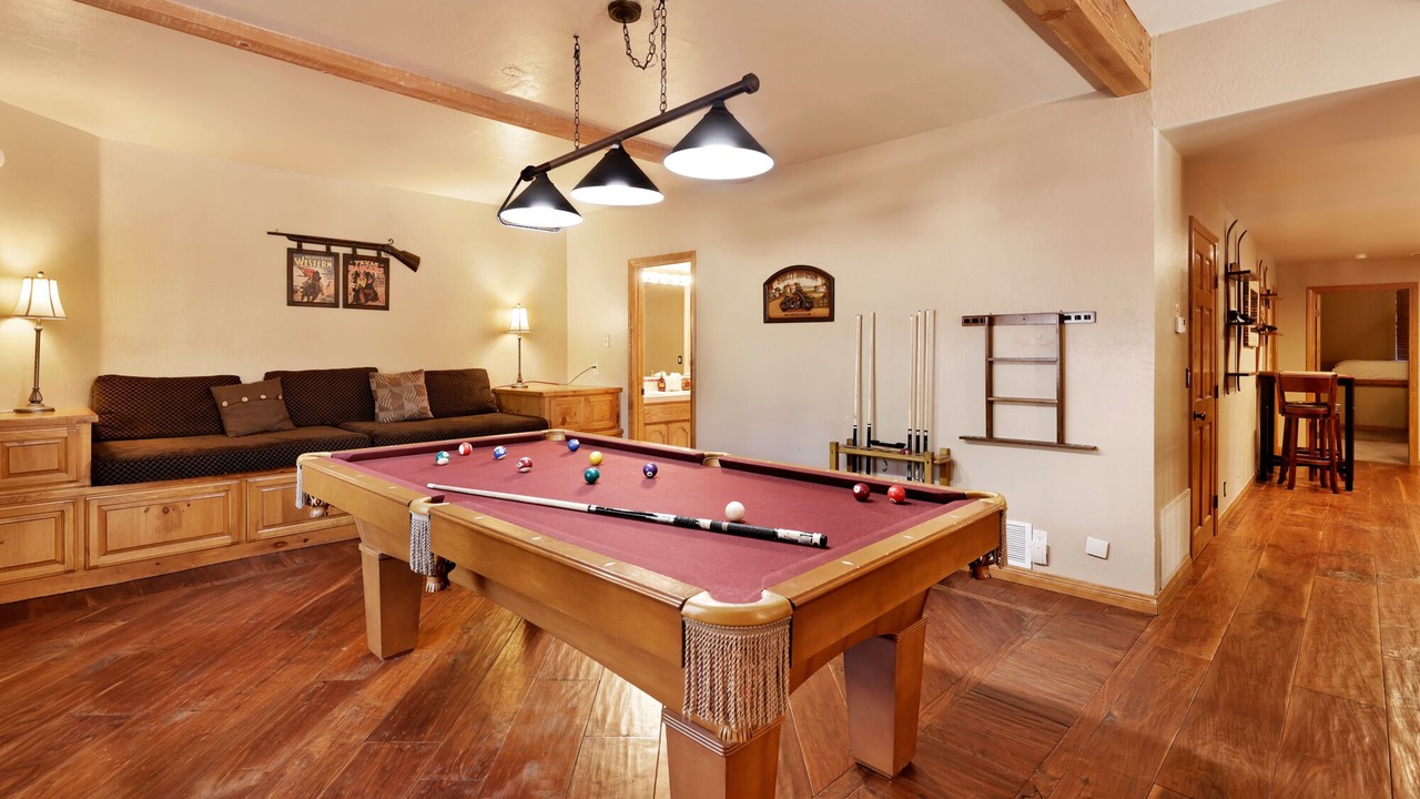 Photo of Bedroom in Evergreen Estates