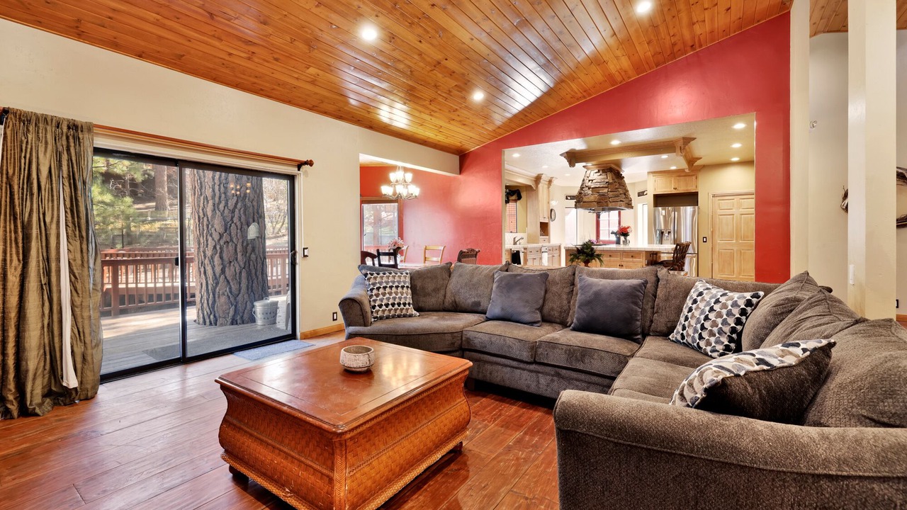 Photo of Livingroom in Evergreen Estates