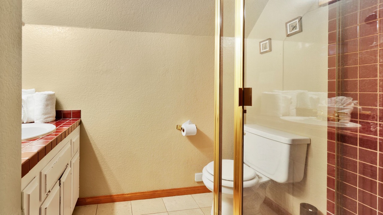 Photo of Bathroom in Evergreen Estates