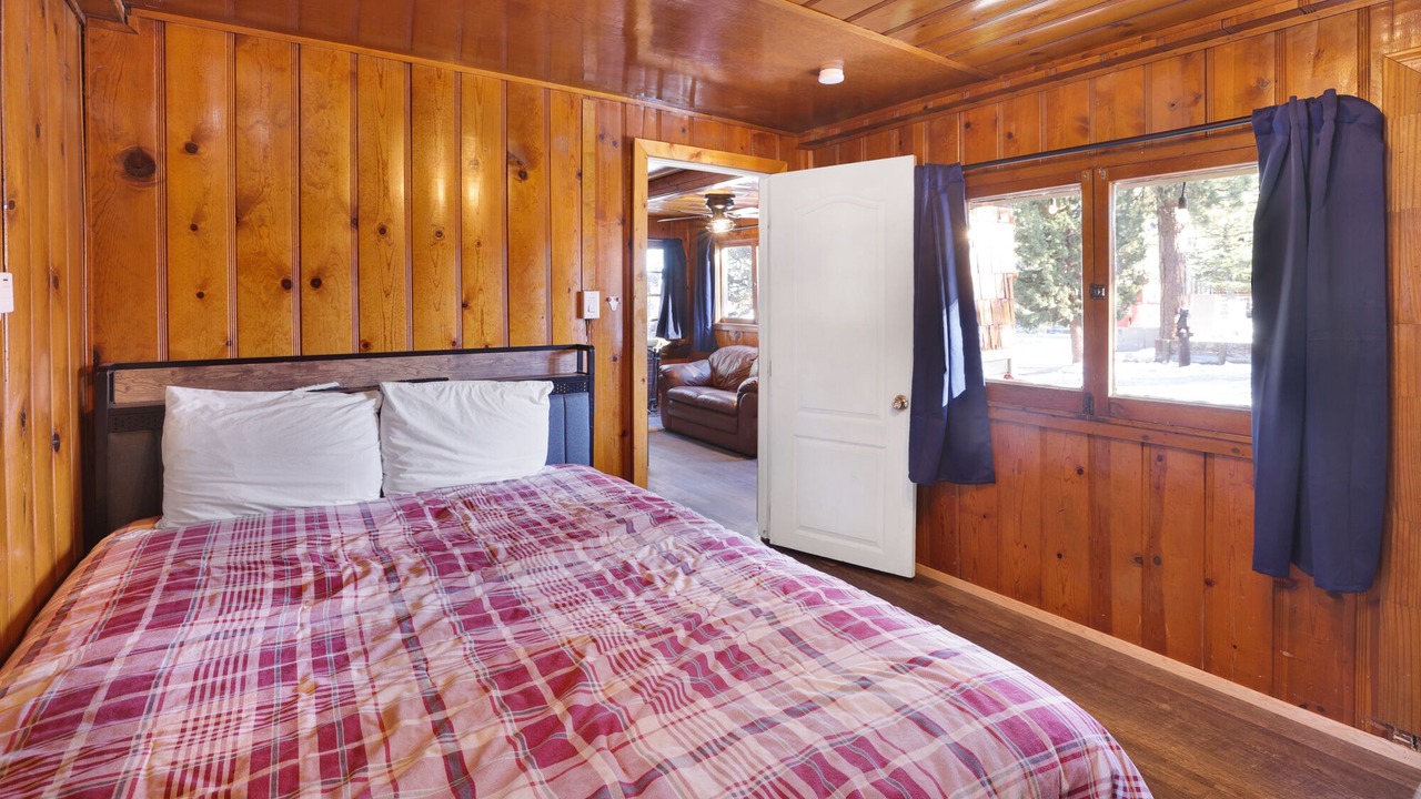 Photo of Bedroom in Big Bear Lake