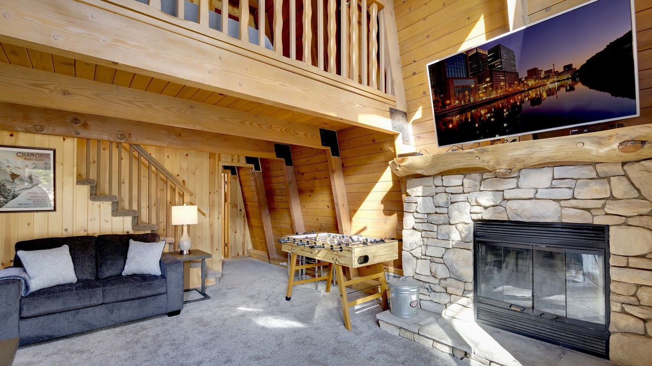 Photo of Livingroom in Summit Estates
