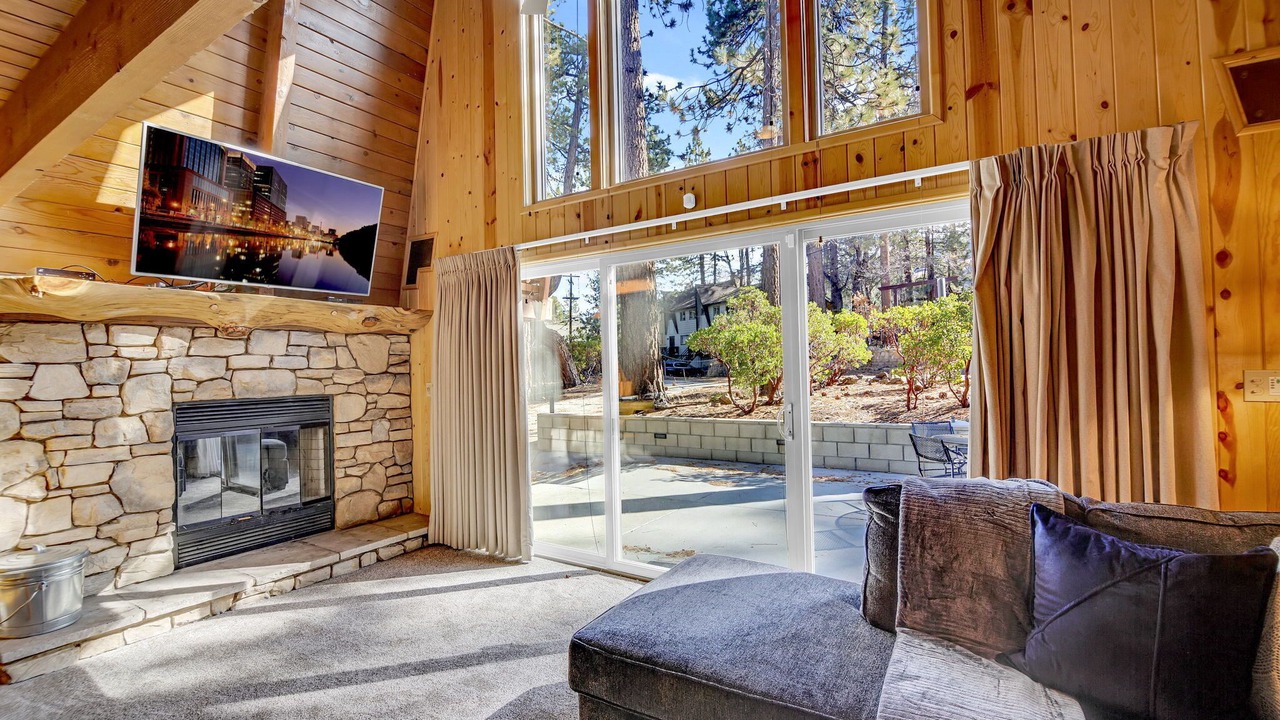 Photo of Livingroom in Summit Estates
