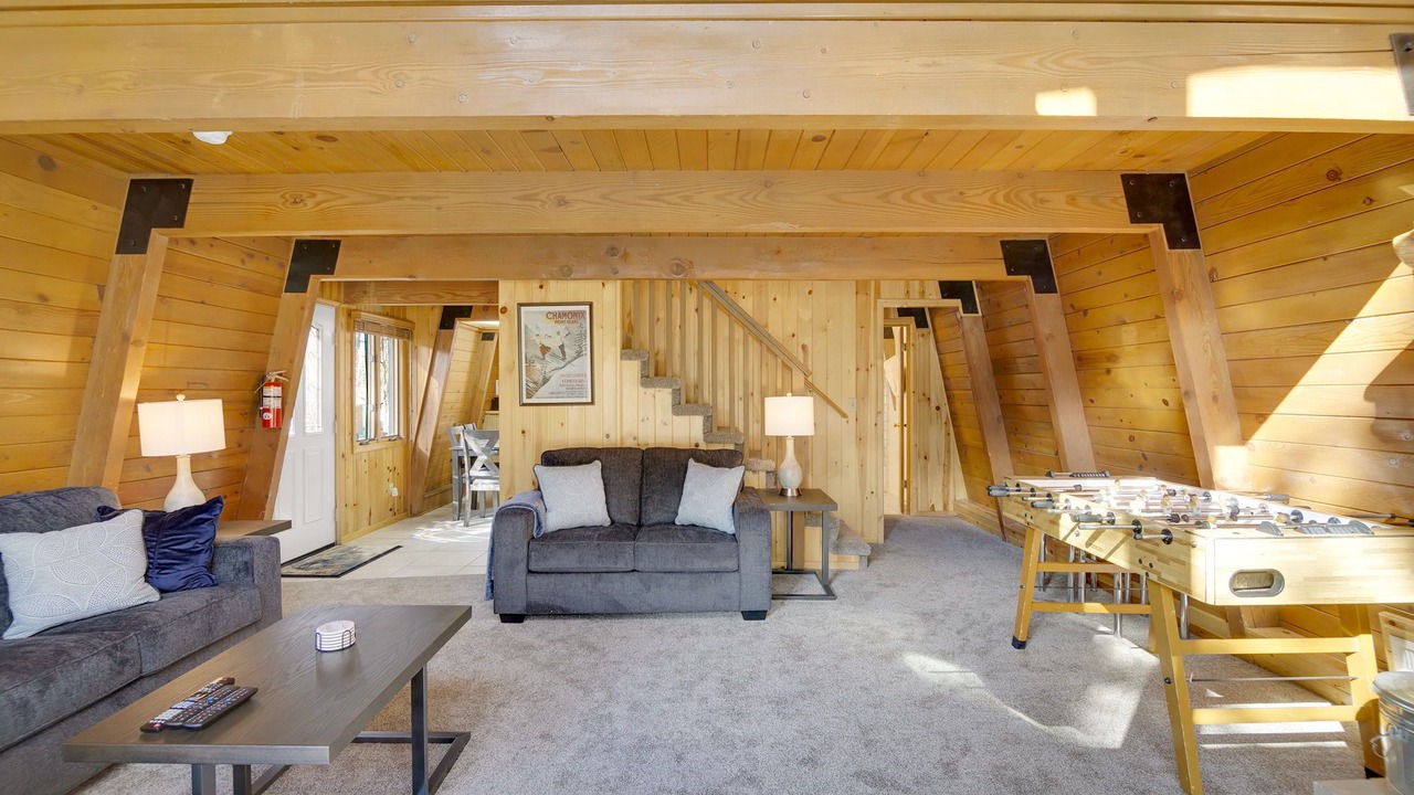 Photo of Livingroom in Summit Estates