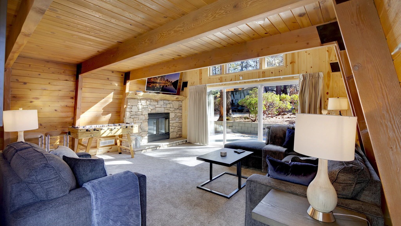 Photo of Livingroom in Summit Estates