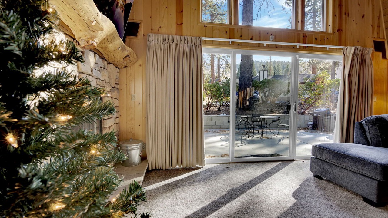 Photo of Livingroom in Summit Estates