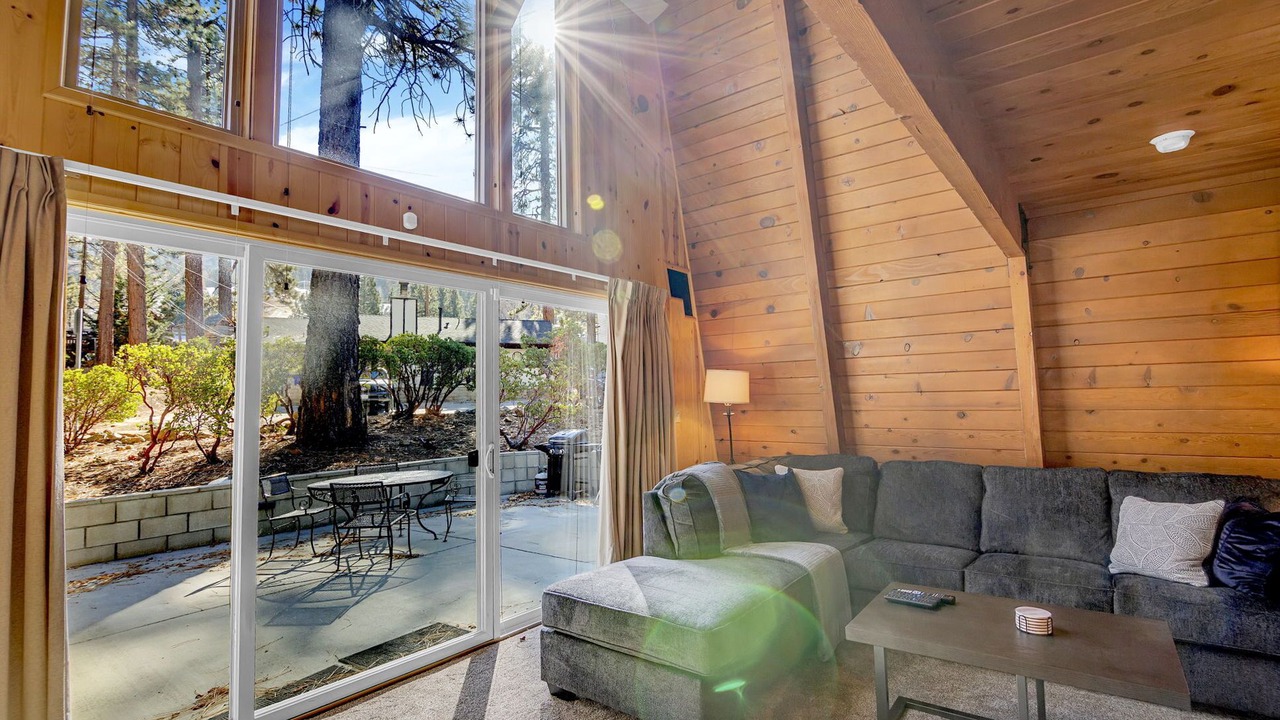 Photo of Livingroom in Summit Estates