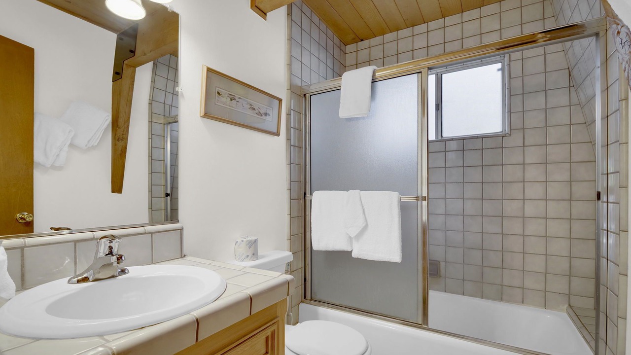 Photo of Bathroom in Summit Estates