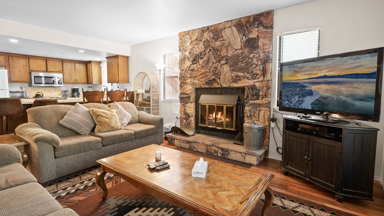 Photo of Livingroom in Summit Estates