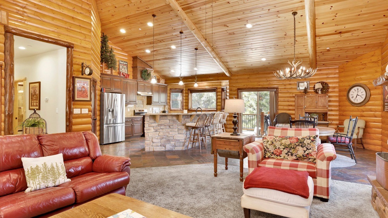 Photo of Livingroom in Eagle Mountain Estates