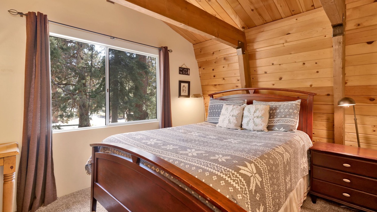 Photo of Bedroom in Moonridge