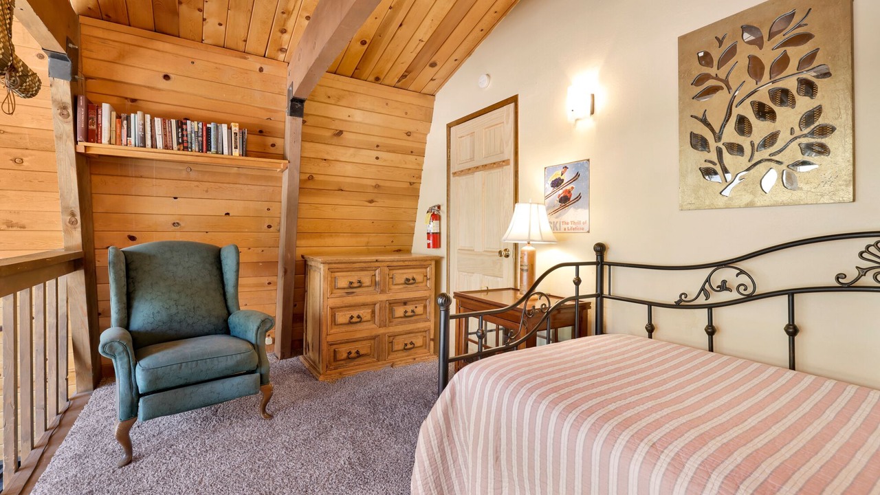 Photo of Bedroom in Moonridge