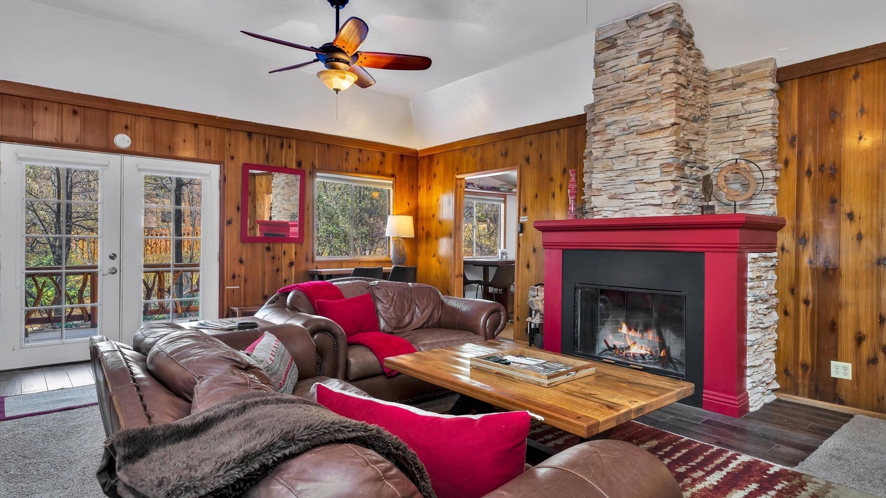 Photo of Bedroom in Idyllwild