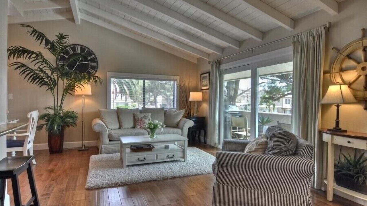 Photo of Livingroom in Corona del Mar
