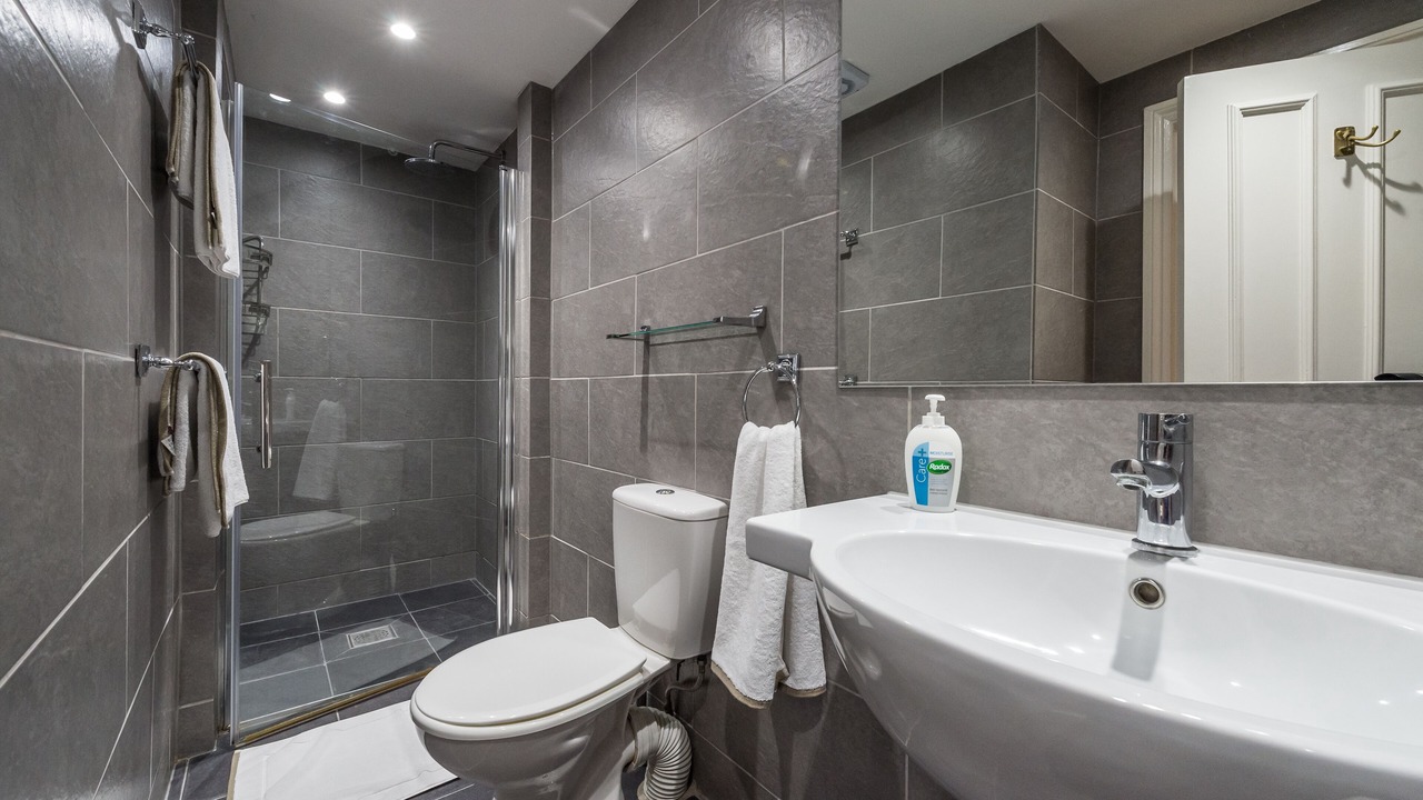 Photo of Bathroom in Brondesbury Park