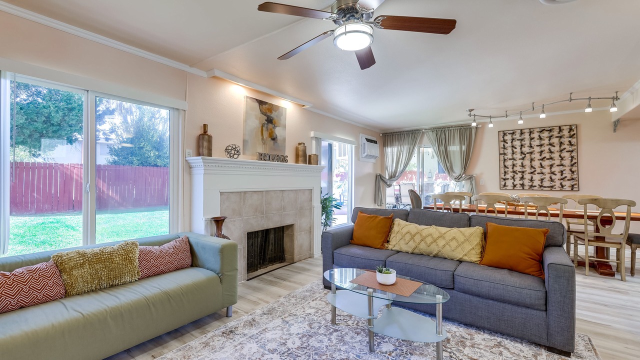 Photo of Livingroom in Orange