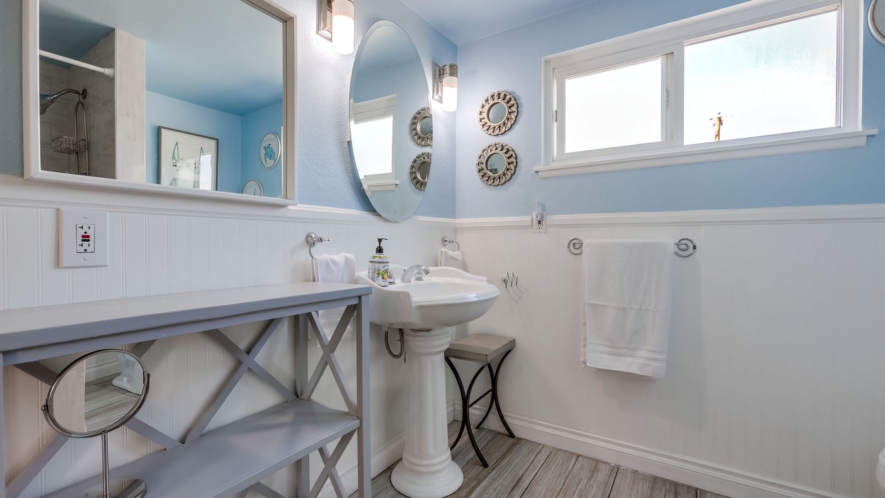 Photo of Bathroom in Orange