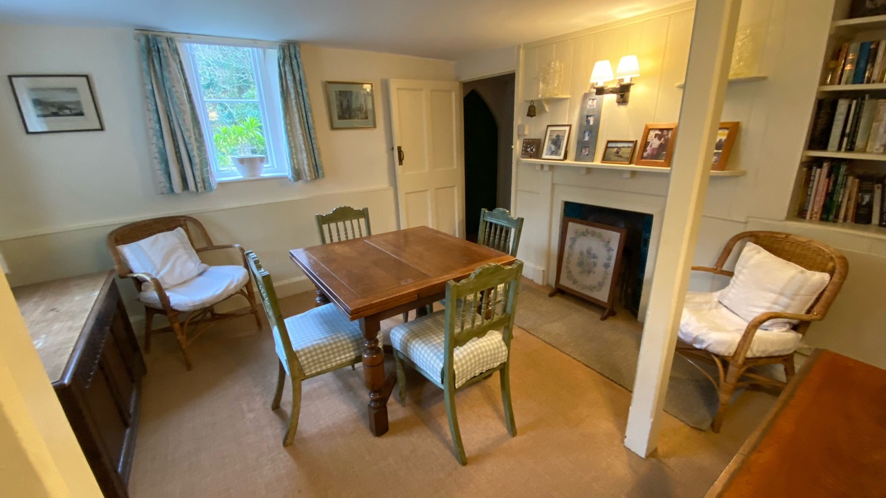 Photo of Bedroom in Lee