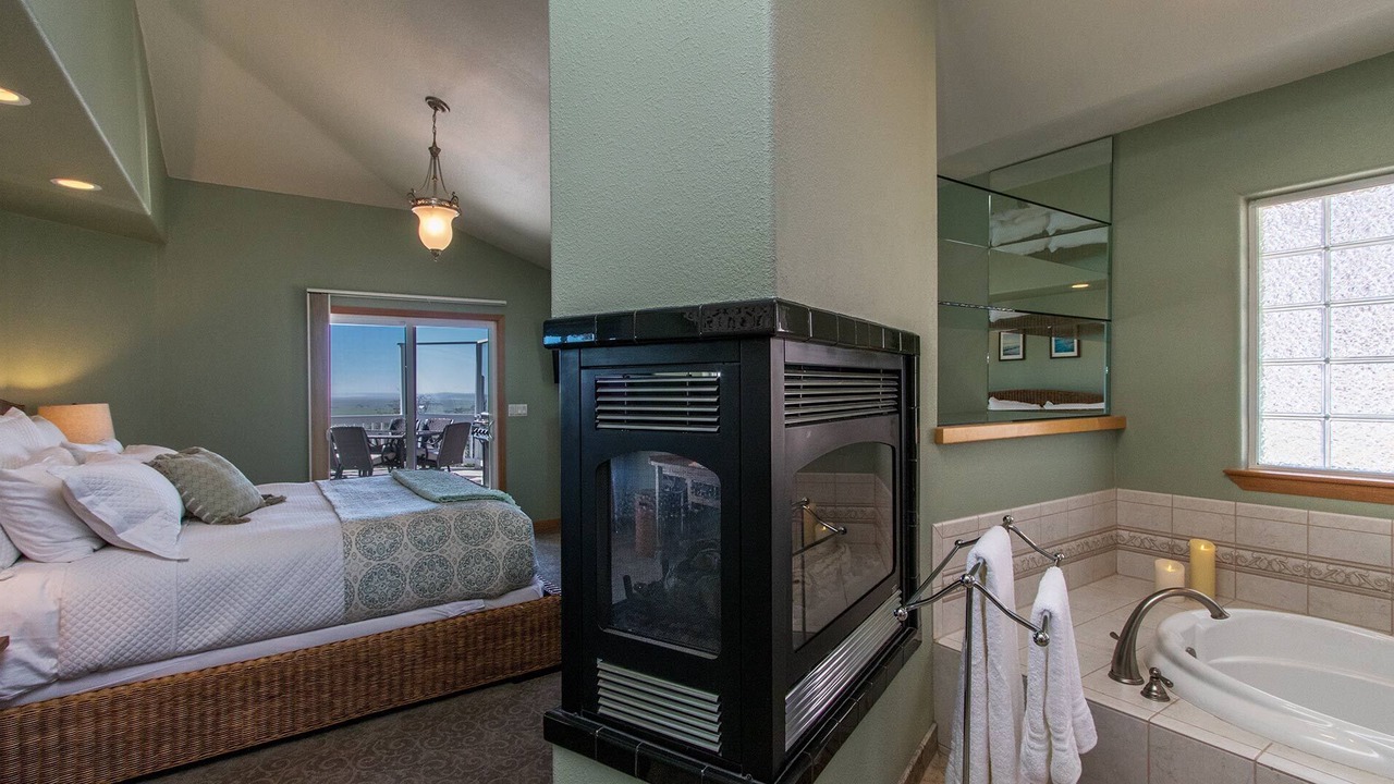 Photo of Bedroom in McKinleyville