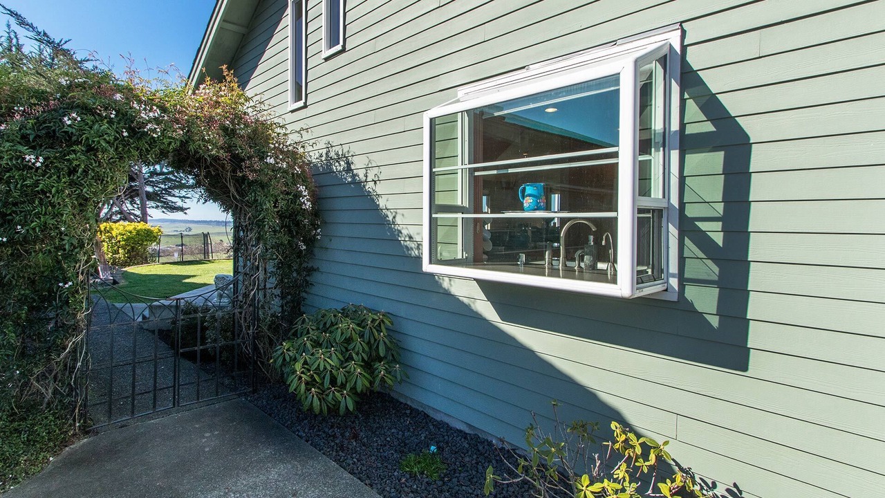 Photo of Patio Balcony in McKinleyville