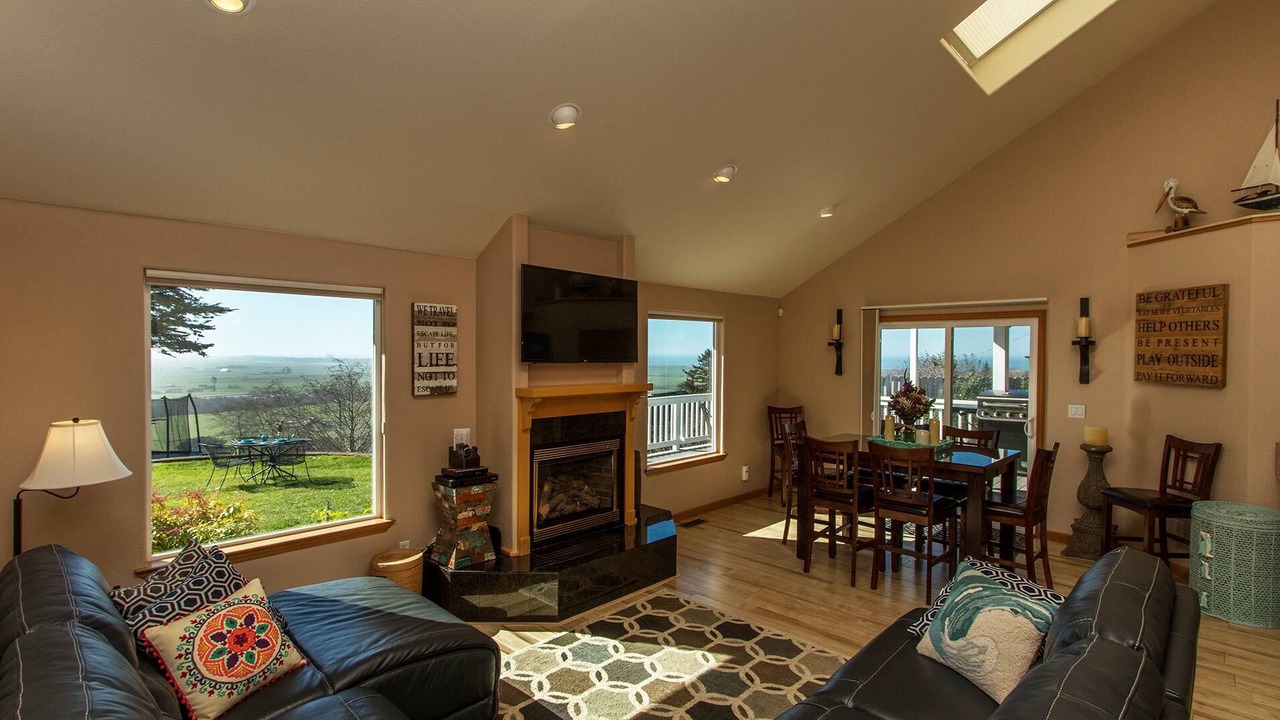 Photo of Livingroom in McKinleyville