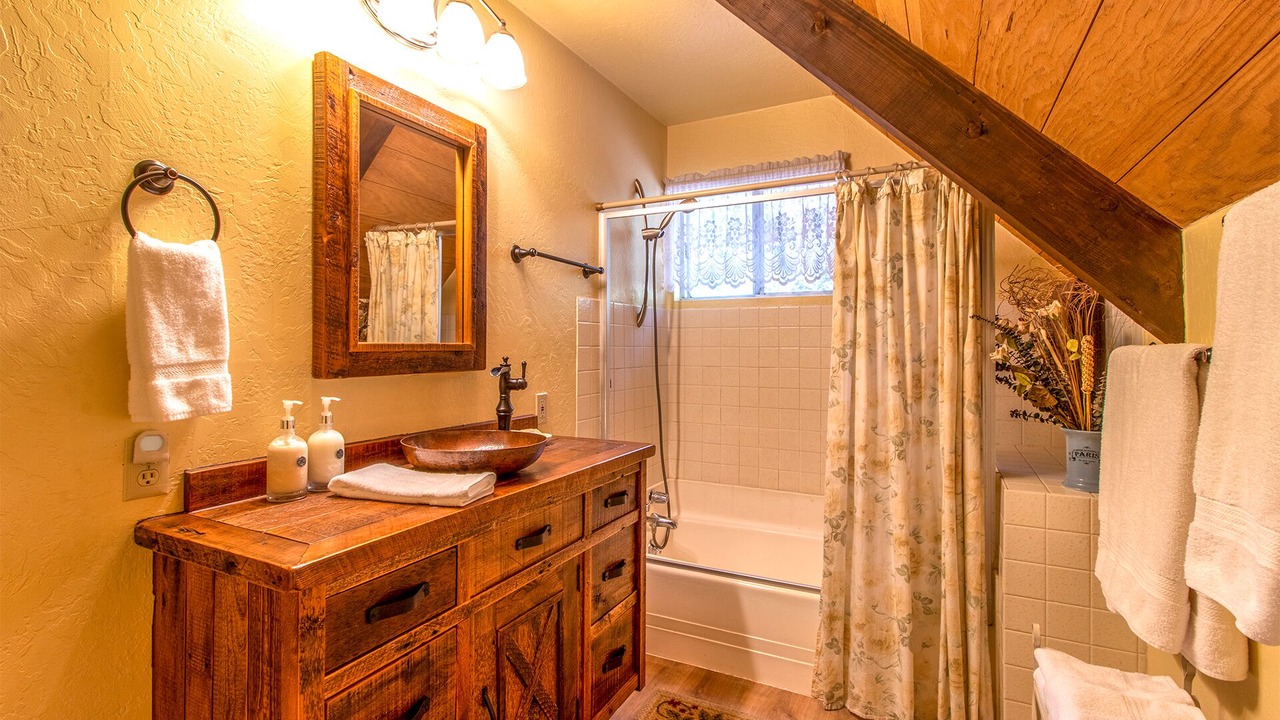 Photo of Bathroom in Idyllwild