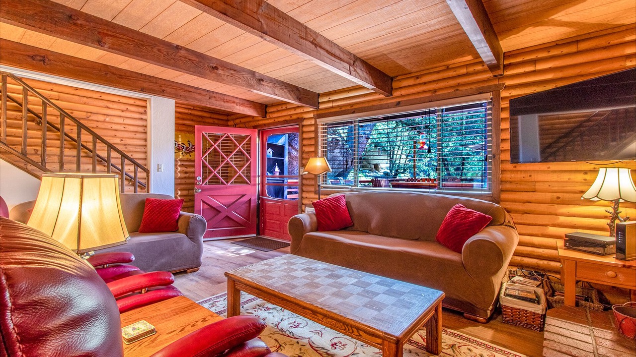 Photo of Bedroom in Idyllwild