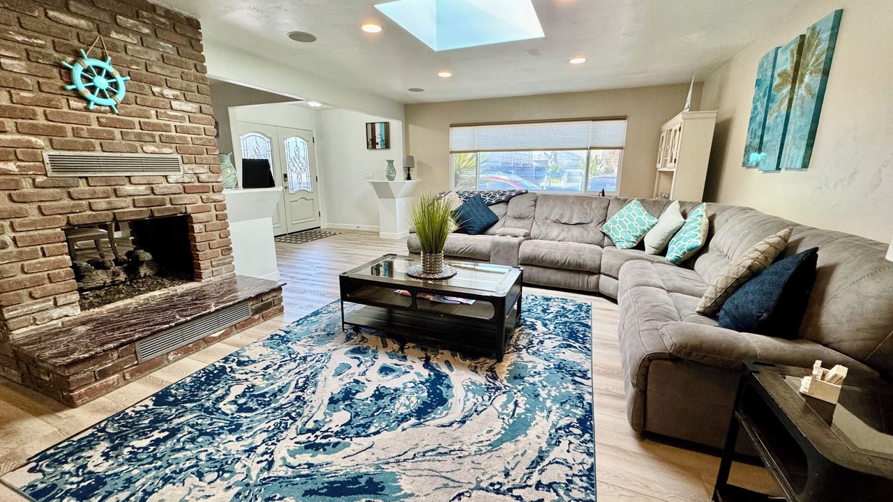 Photo of Livingroom in North Pacific Beach