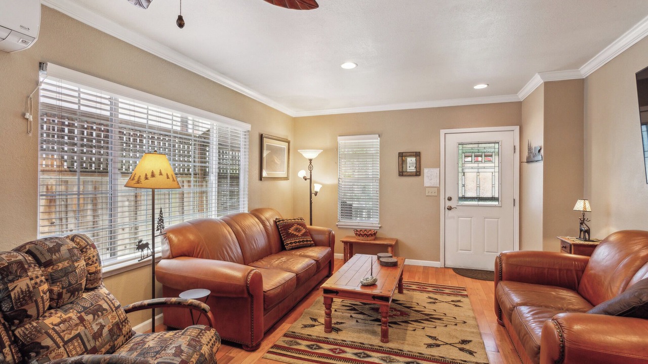 Photo of Livingroom in Mount Shasta