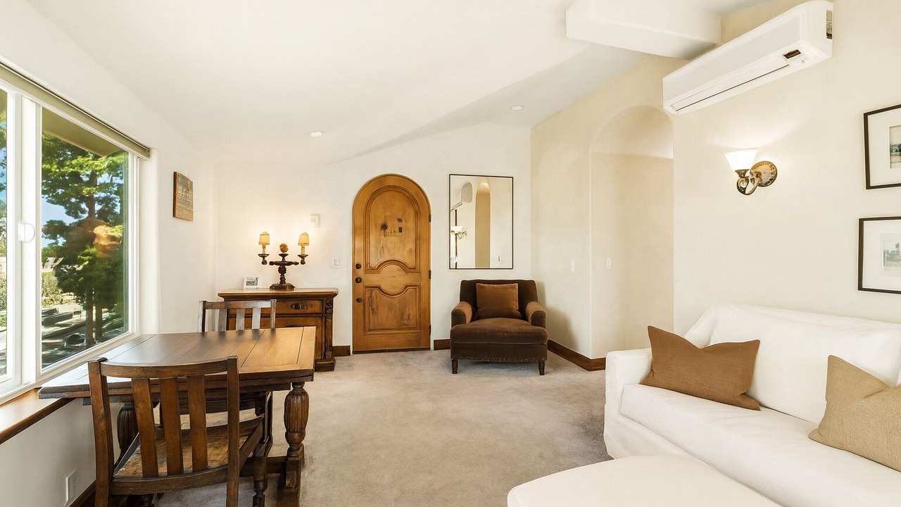 Photo of Livingroom in West Beach