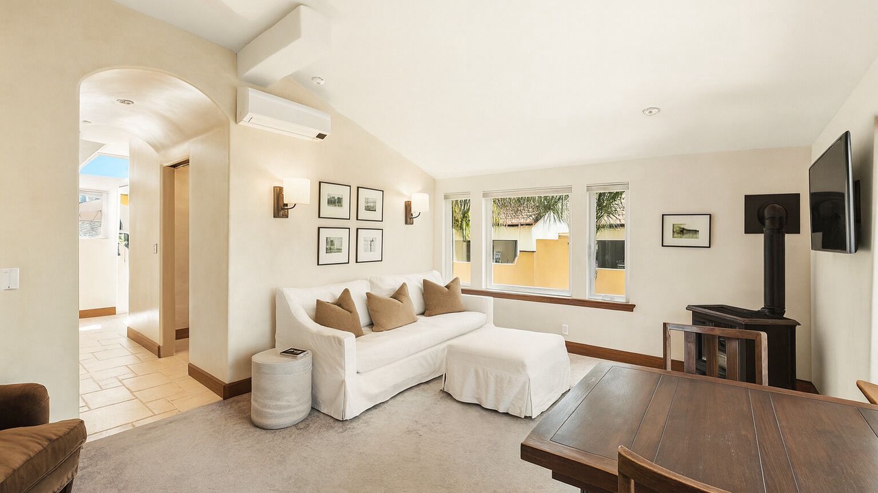 Photo of Livingroom in West Beach