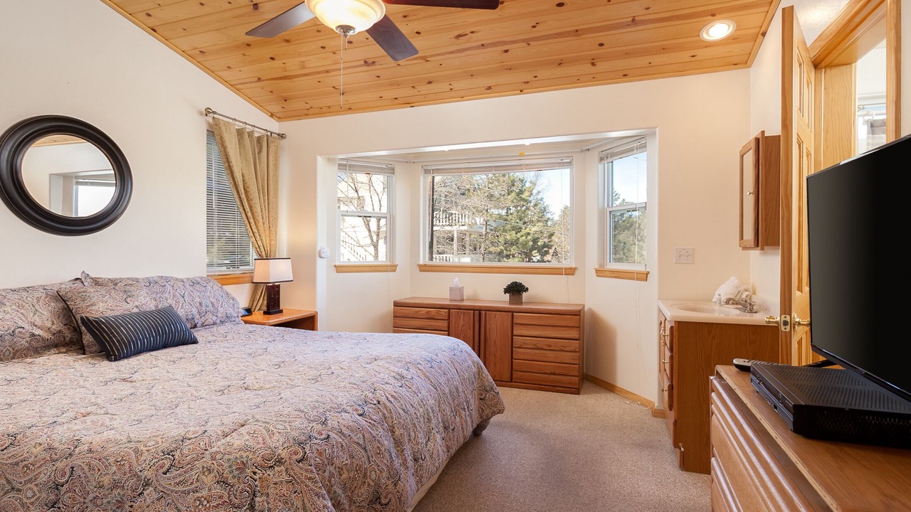Photo of Bedroom in Big Bear Lake
